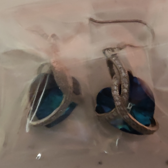 New- EleQueen sterling silver "courageous heart" inspired hook drop earrings - Picture 2 of 4